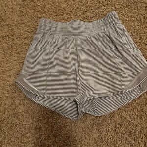 Lululemon Hotty Hots 4in Size 2
